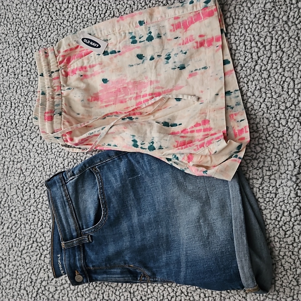 Lot of 2 pairs Old Navy womens shorts